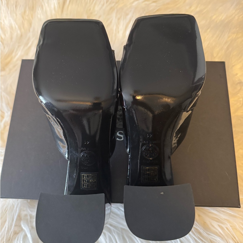 Brand New Versace Shoes Never Worn